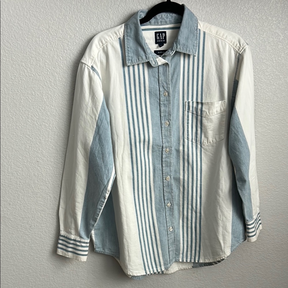 GAP Men's Blue and White Striped Shirt